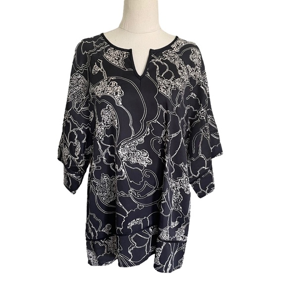 Ellis & Dewey Tops - ELLIS & DEWEY Sz S Boxy fit top with short bell sleeves
